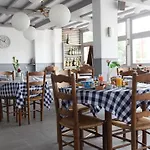 Le Pavillon Bleu Hotel Restaurant