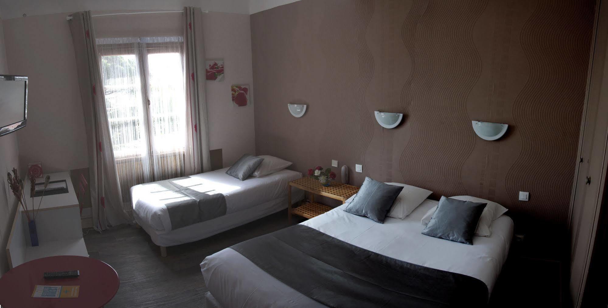 Le Pavillon Bleu Restaurant Hotel 2*